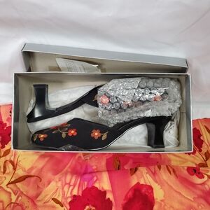 Amanda Smith Black Embroidered Floral Slingback Heels